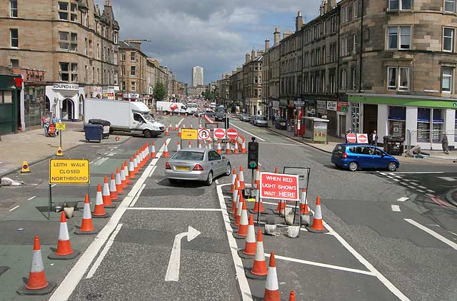 0_street_views_-_leith_walk_traffic_cones_037890